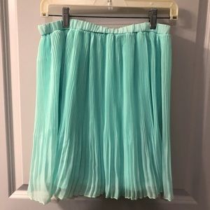 Everly | Pleated mint green skirt | size M